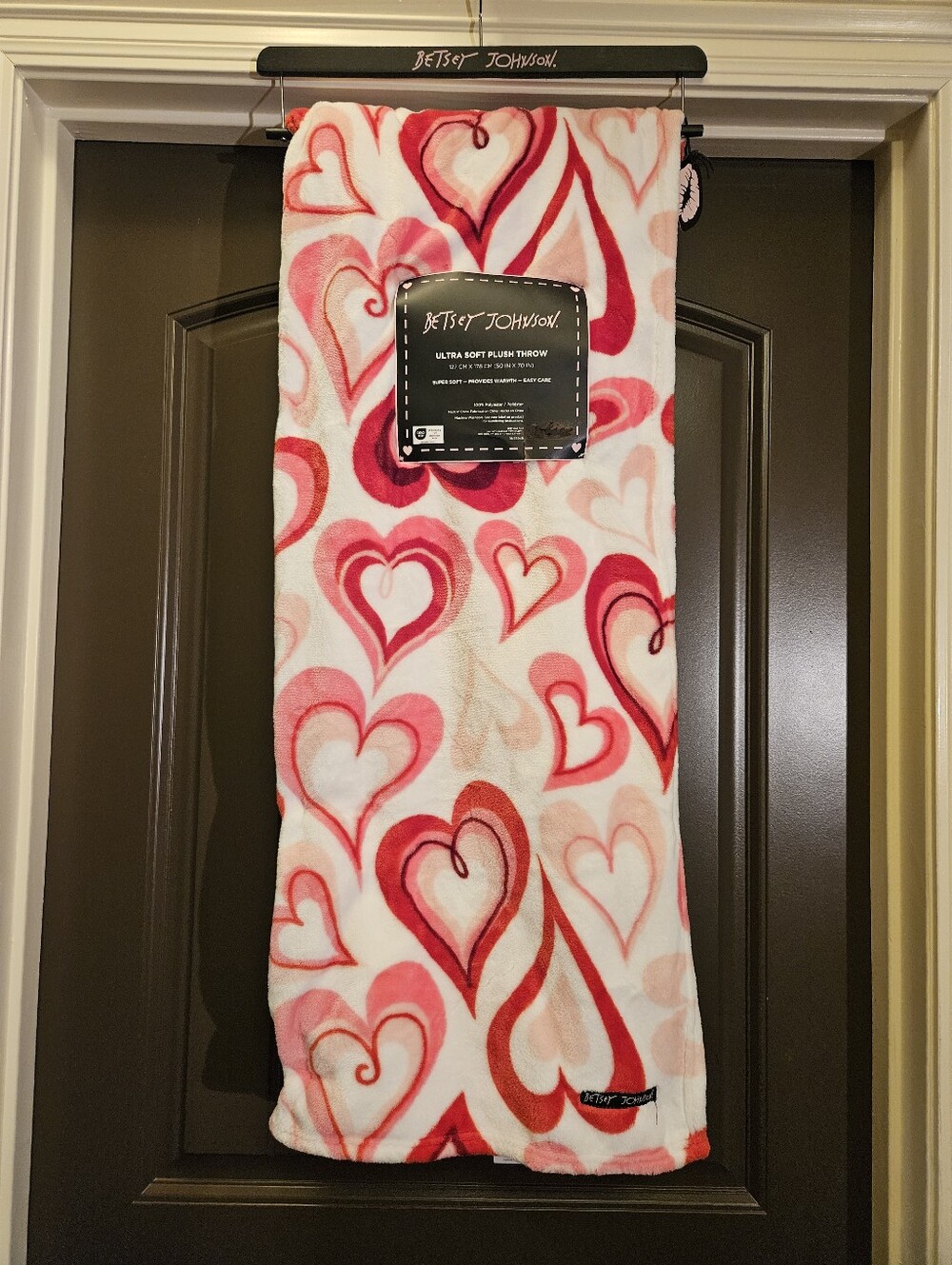 NWT Betsey Johnson 50" x 70" Super Soft Plush Hearts Throw Blanket